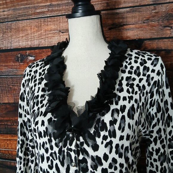 White House Black Market Cardigan Sweater M Leopard Ruffle Collar 3/4 Sleeve - Picture 4 of 8